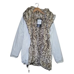 Regent & Company Women's Small Reversible Faux Fur & Off-White Zip-Up Coat